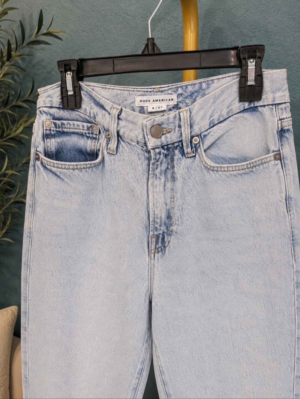 Good American Good Classic High Rise Distressed Jeans Light Wash 4/27 - Picture 3 of 5